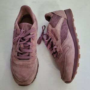 REEBOK womens 9 purple leather suede classic sneakers